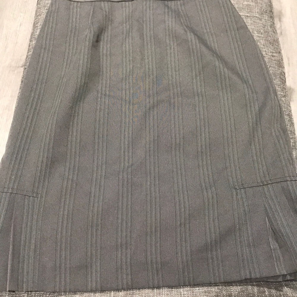 Vest and skirt - Picture 2 of 4